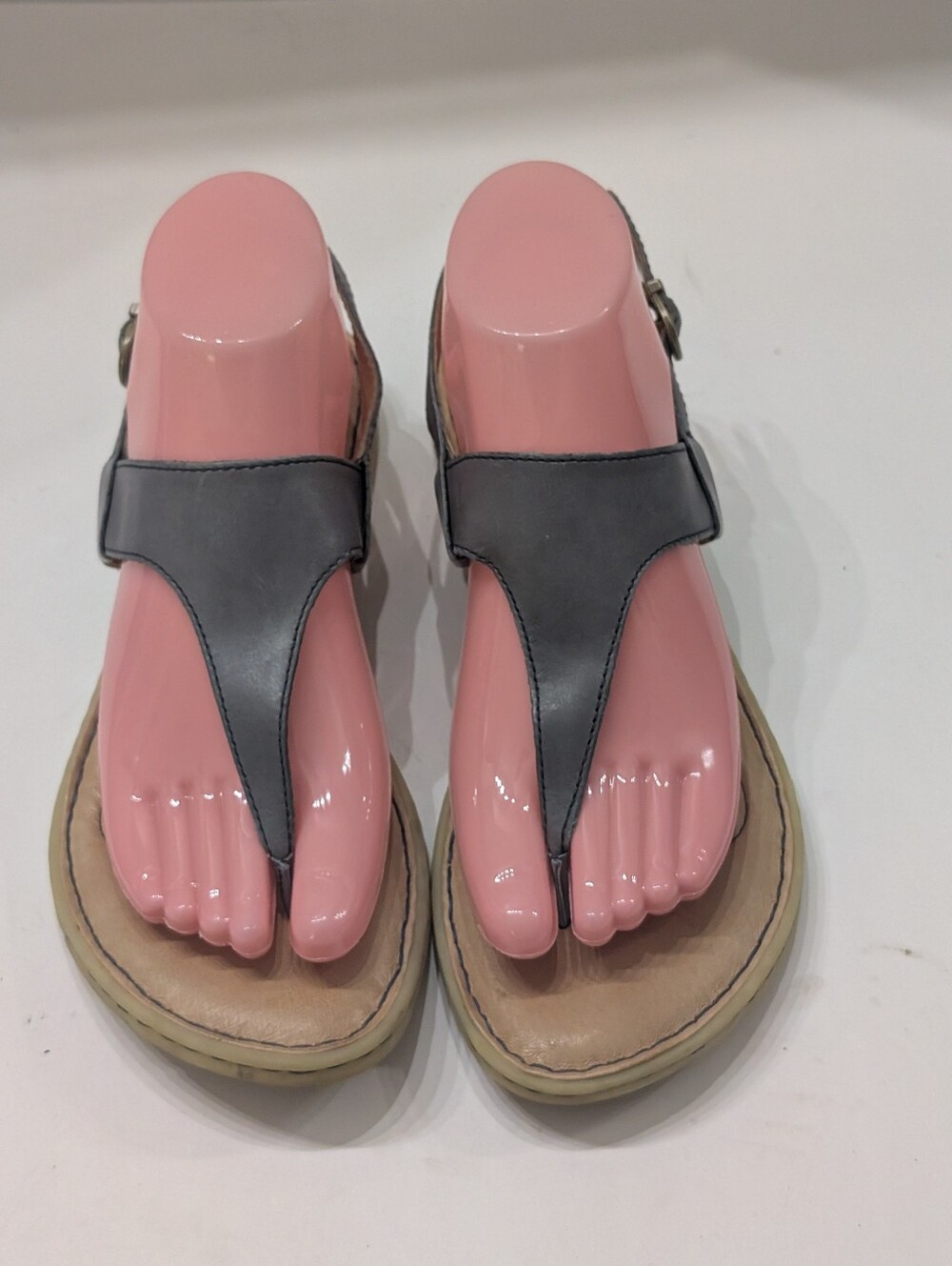 BORN Women's 8 Taylor Sandals Gray Strappy Thong Slingback Flat Casual Leather